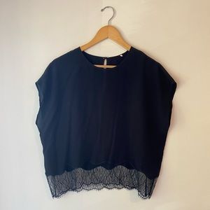 Aritizia Lace Trim Top